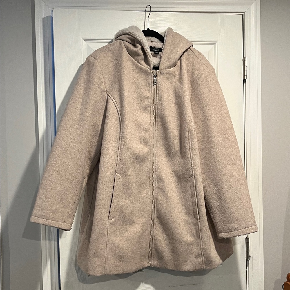 Jones New York Signature  Beige 2X Coat w/Hood
MAKE A REASONABLE OFFER!